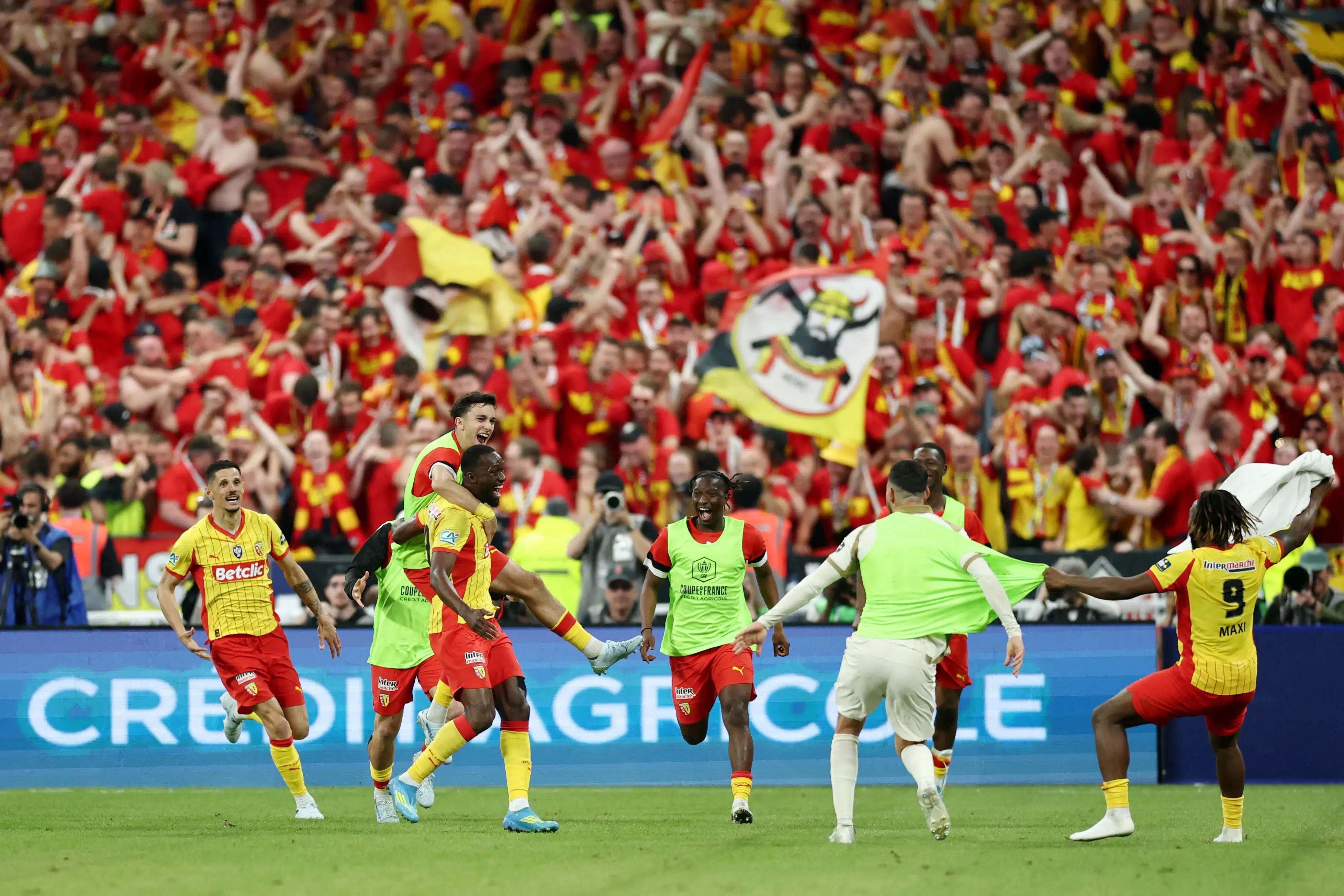 Lens skriver historie med første franske pokaltitel