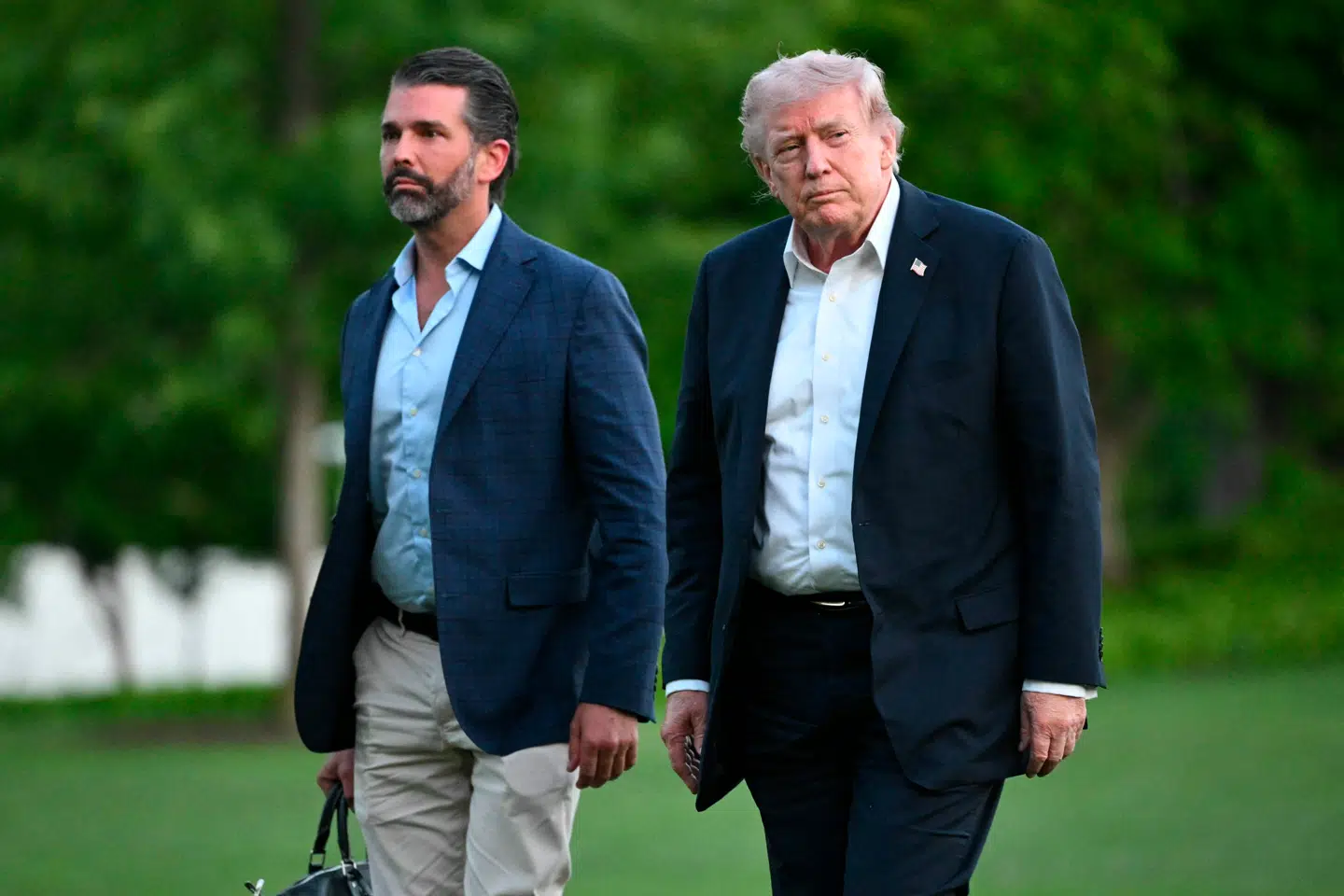 Donald Trump Jr. (tv.) skal giftes i pinsen. Det bliver dog uden hans far, præsident Donald Trump, til ceremonien.