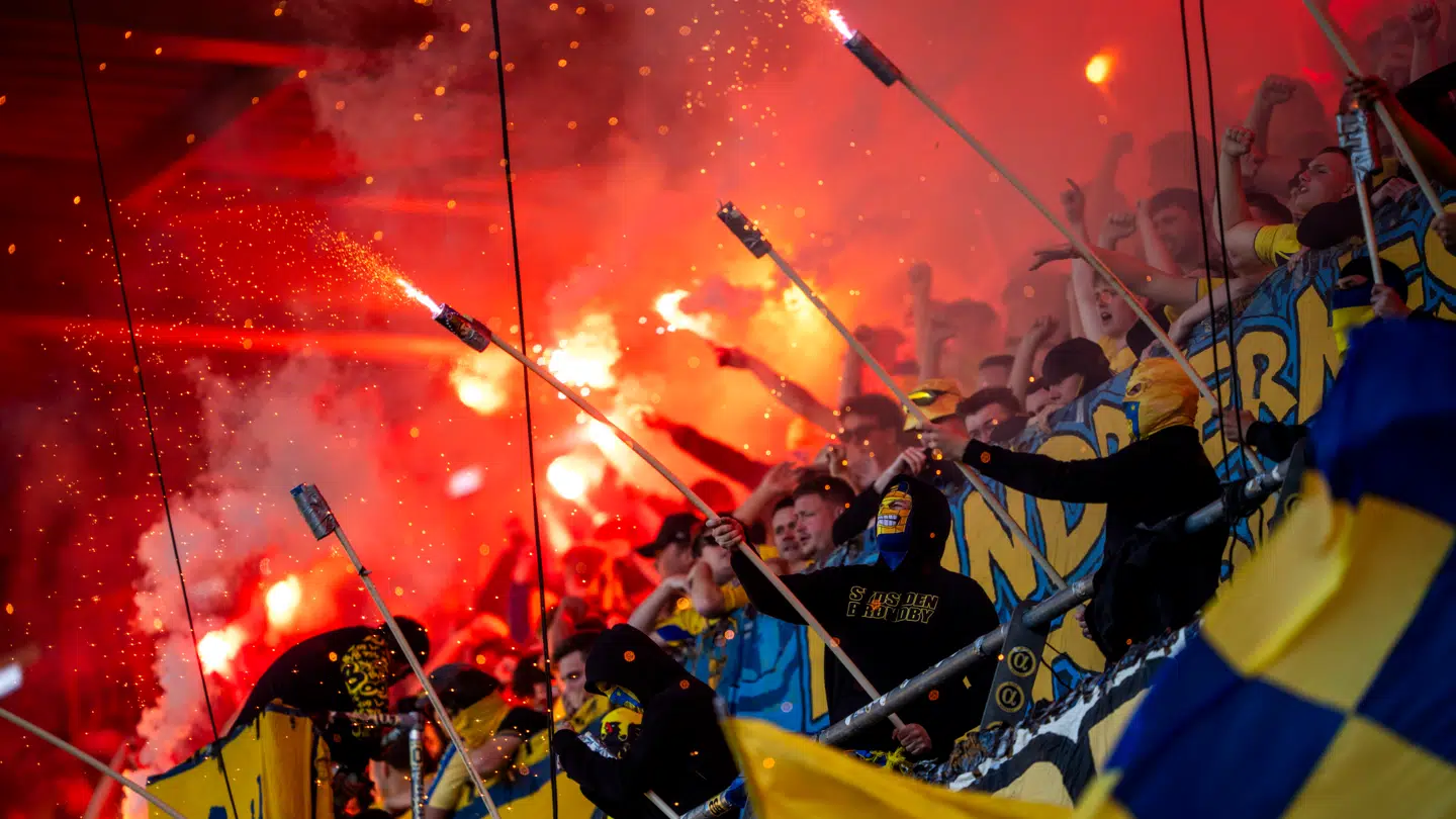 Brøndbyfans under Superliga playoff-kampen mellem Brøndby IF - FC København på Brøndby Stadion torsdag