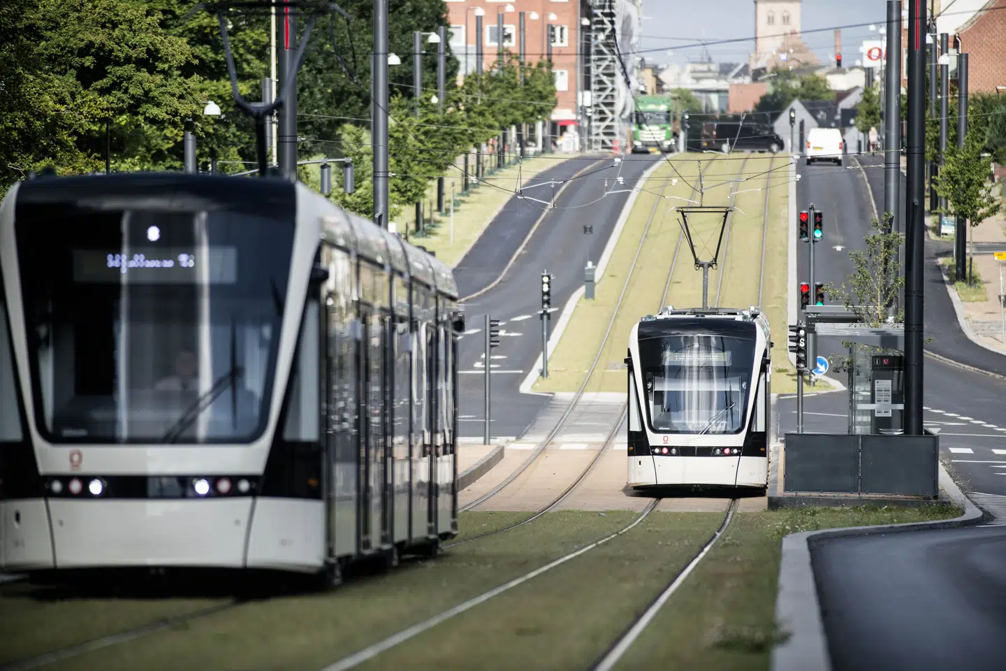 I Odense kører der letbane på den lidt over 14 kilometer lange strækning fra Tarup i nord til Hjallese i syd. Men i øjeblikket er letbanedriften reduceret. (Arkivfoto).