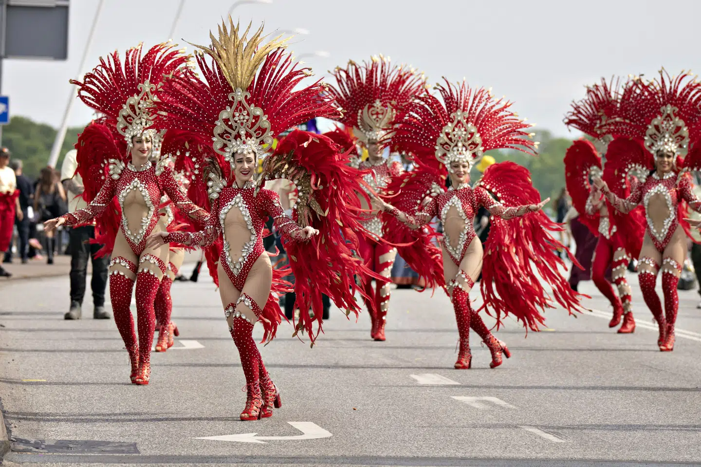 Lørdag eftermiddag er Aalborg Karneval godt i gang. Politiet kalder det indtil videre festligt men forholdsvis roligt.