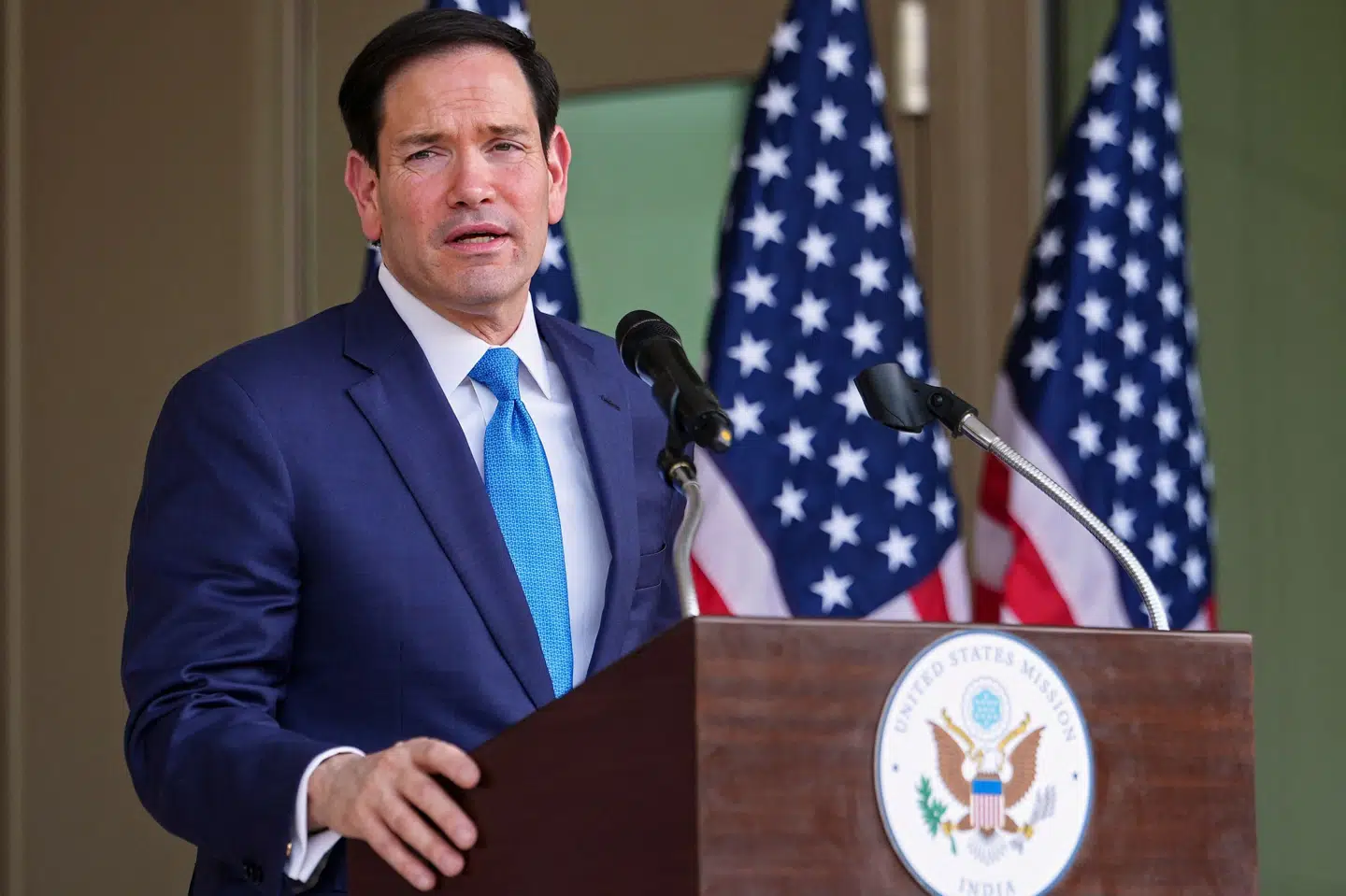 USA's udenrigsminister, Marco Rubio, siger under et besøg i Indien lørdag, at der er en chance for, at Iran måske allerede lørdag vil acceptere en aftale med USA, der vil afslutte krigen mellem dem.