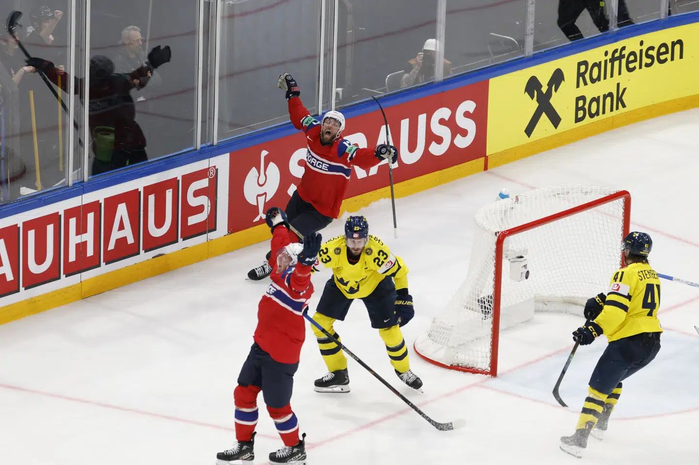Nordmændene scorede to gange i undertal i den overraskende sejr over Sverige.
