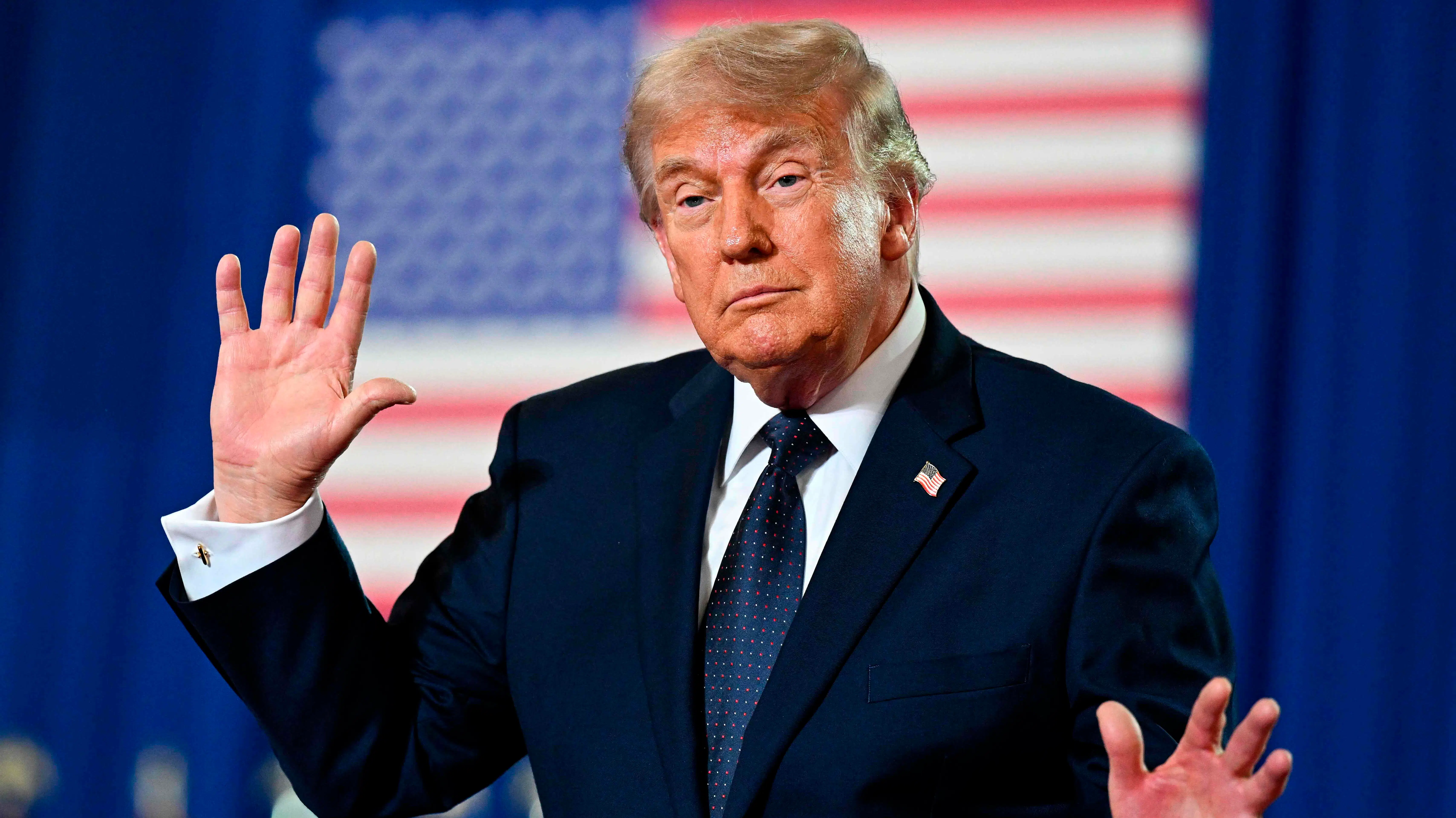Afslører detaljer fra møde: Senatorer gik amok over Trump-fond