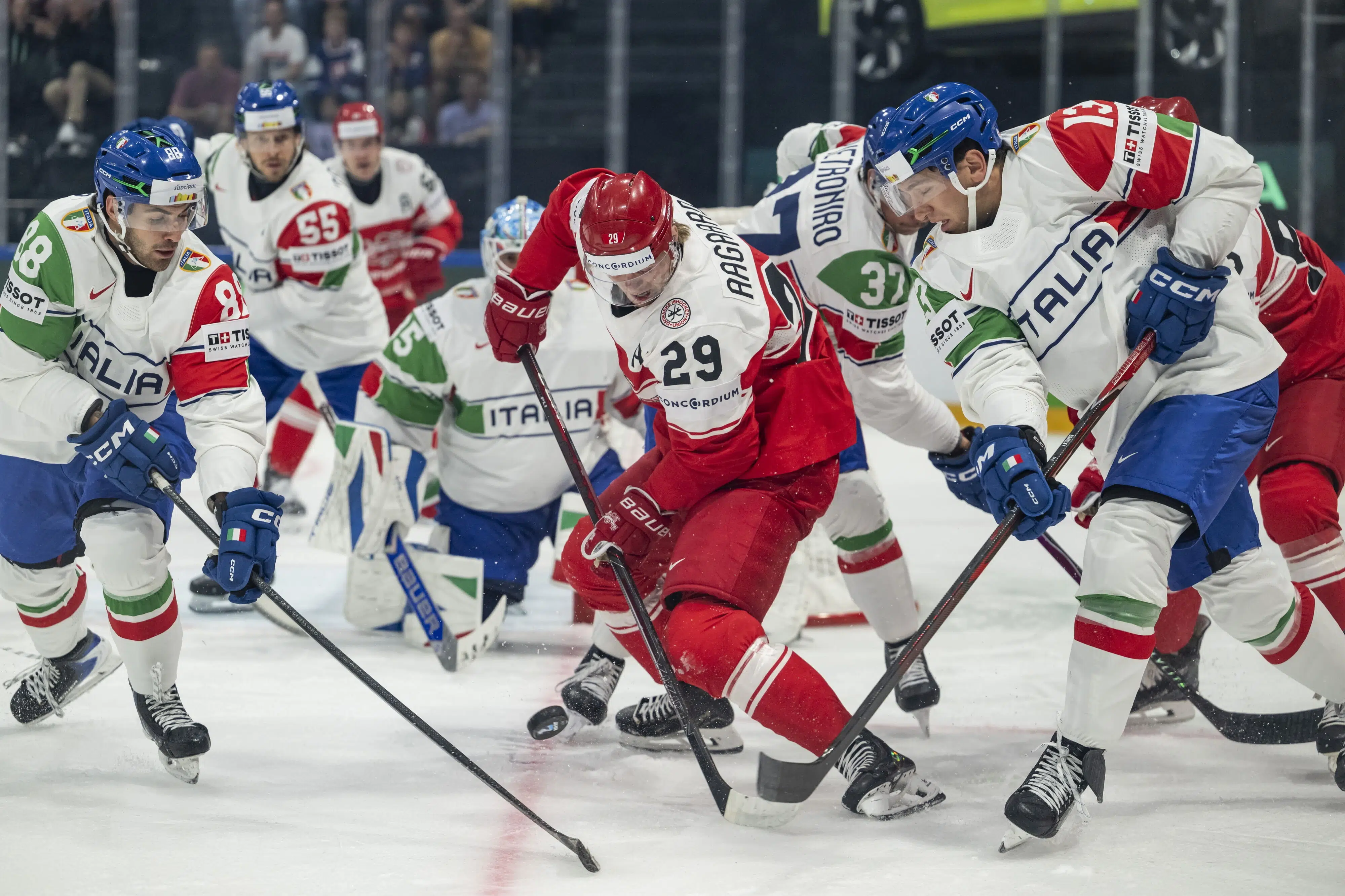 Danmark slår Italien på straffeslag ved ishockey-VM