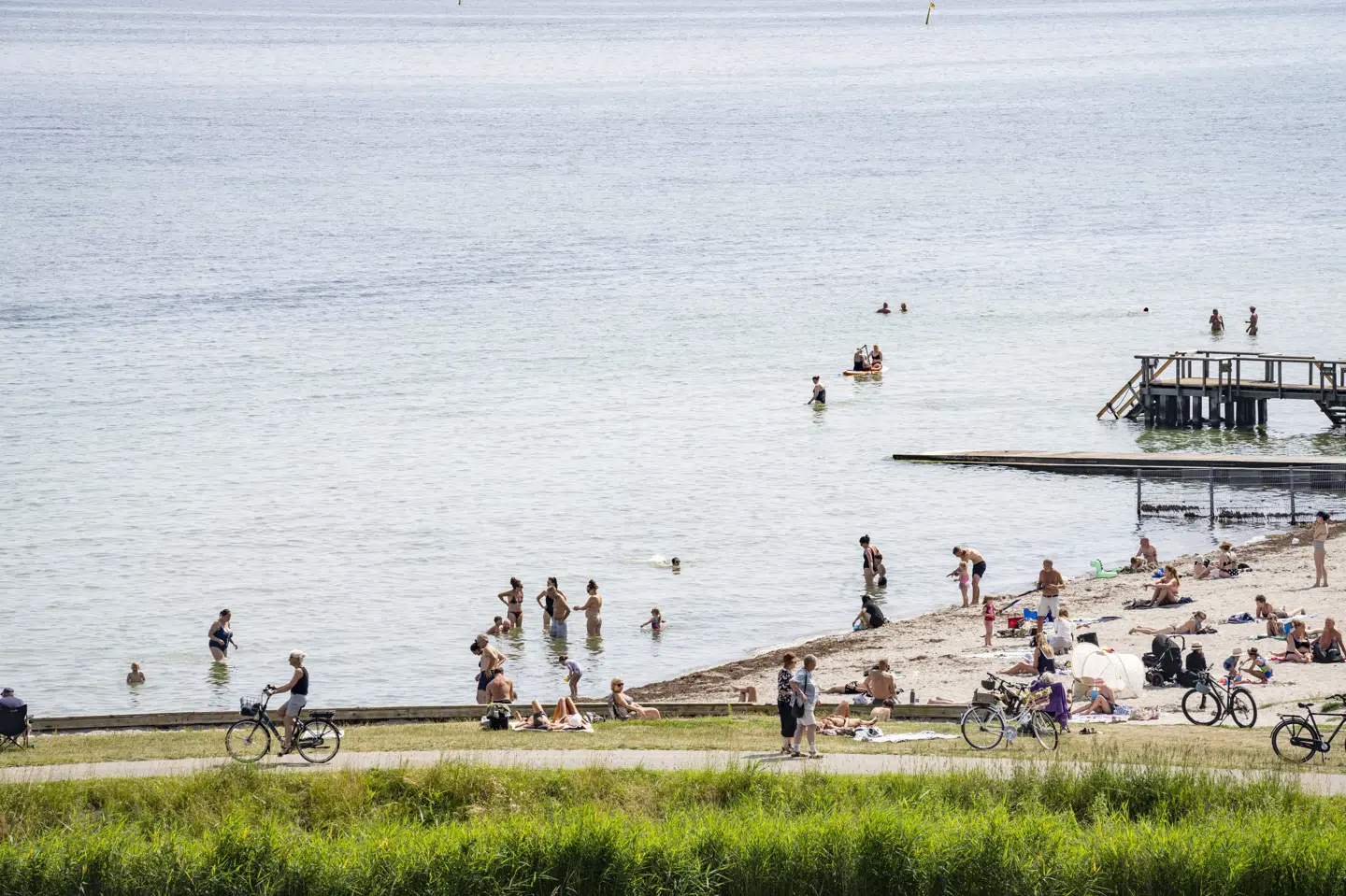 Badesæsonen står snart for døren. Men der er plads til forbedringer, når det gælder danskernes færdigheder i vandet, lyder det fra fire organisationer. (Arkivfoto).