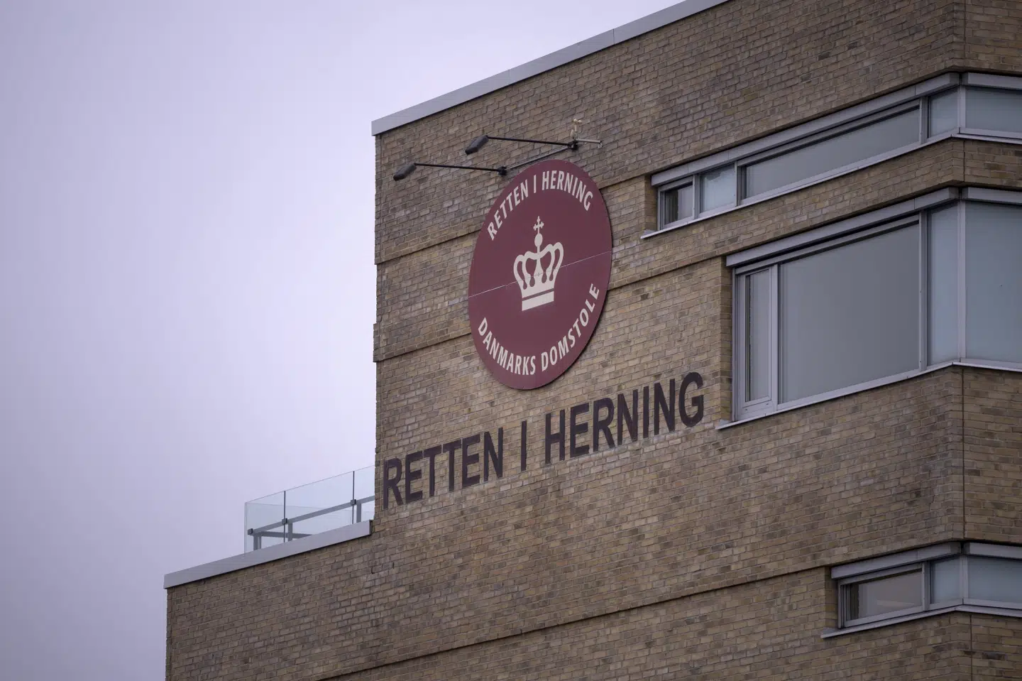 En 55-årig mand skal for Retten i Herning tiltalt for drab og drabsforsøg. Det dødelige knivstikkeri skete efter et røveriforsøg i slutningen af oktober sidste år. (Arkivfoto).