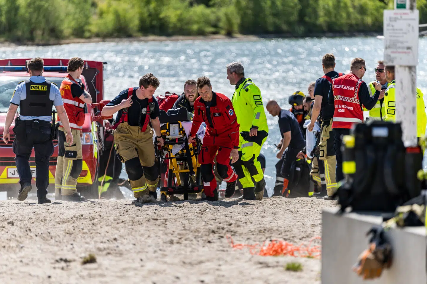 Redningsberedskabet var i aktion ved Himmelsøen ved Roskilde søndag, hvor en mand blev fundet druknet. Han blev erklæret død ved ankomst til hospitalet.