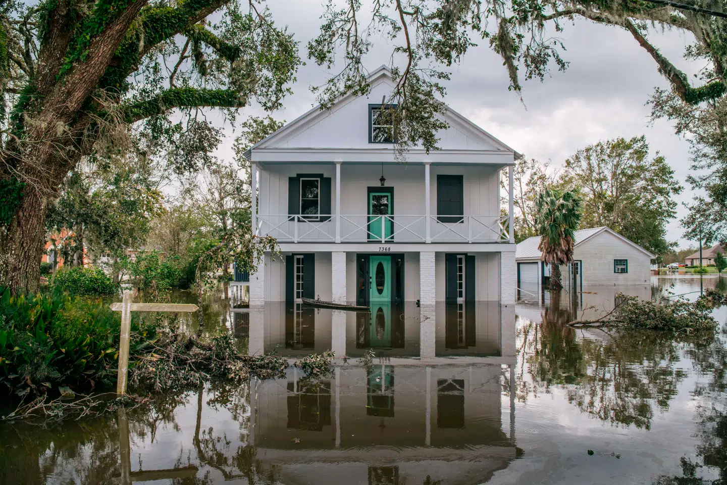 Et hus tæt ved New Orleans ved en oversvømmelse i 2021. Nu frygter forskere, at området helt vil blive opslugt af havet.