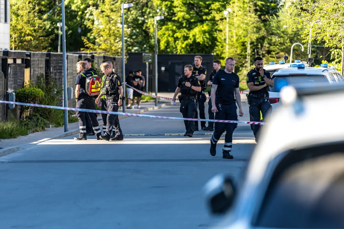 Politiet er til stede på Kurvemagerstien på Amager hvor en eksplosion har fundet sted, og en 31-årig mand er kommet alvorligt til skade mandag den 25 maj 2026.