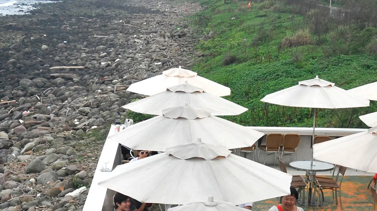Arkivfoto af parasoller på en restaurants terrasse. Billedet stammer ikke fra restauranten i South Carolina, hvor dødsulykken skete.