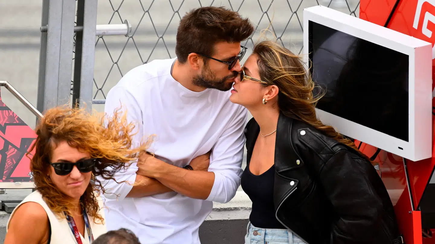 Gerard Pique med sin nye kæreste 27-årige Clara Chia Marti.