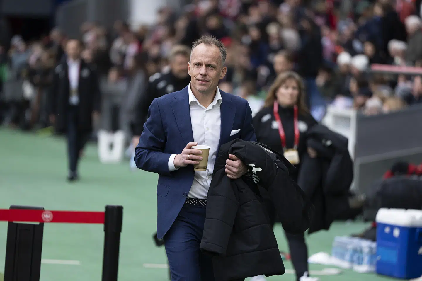 Jakob Michelsen og det danske kvindelandshold i fodbold jagter en direkte plads ved næste års VM i de sidste to kvalifikationskampe.