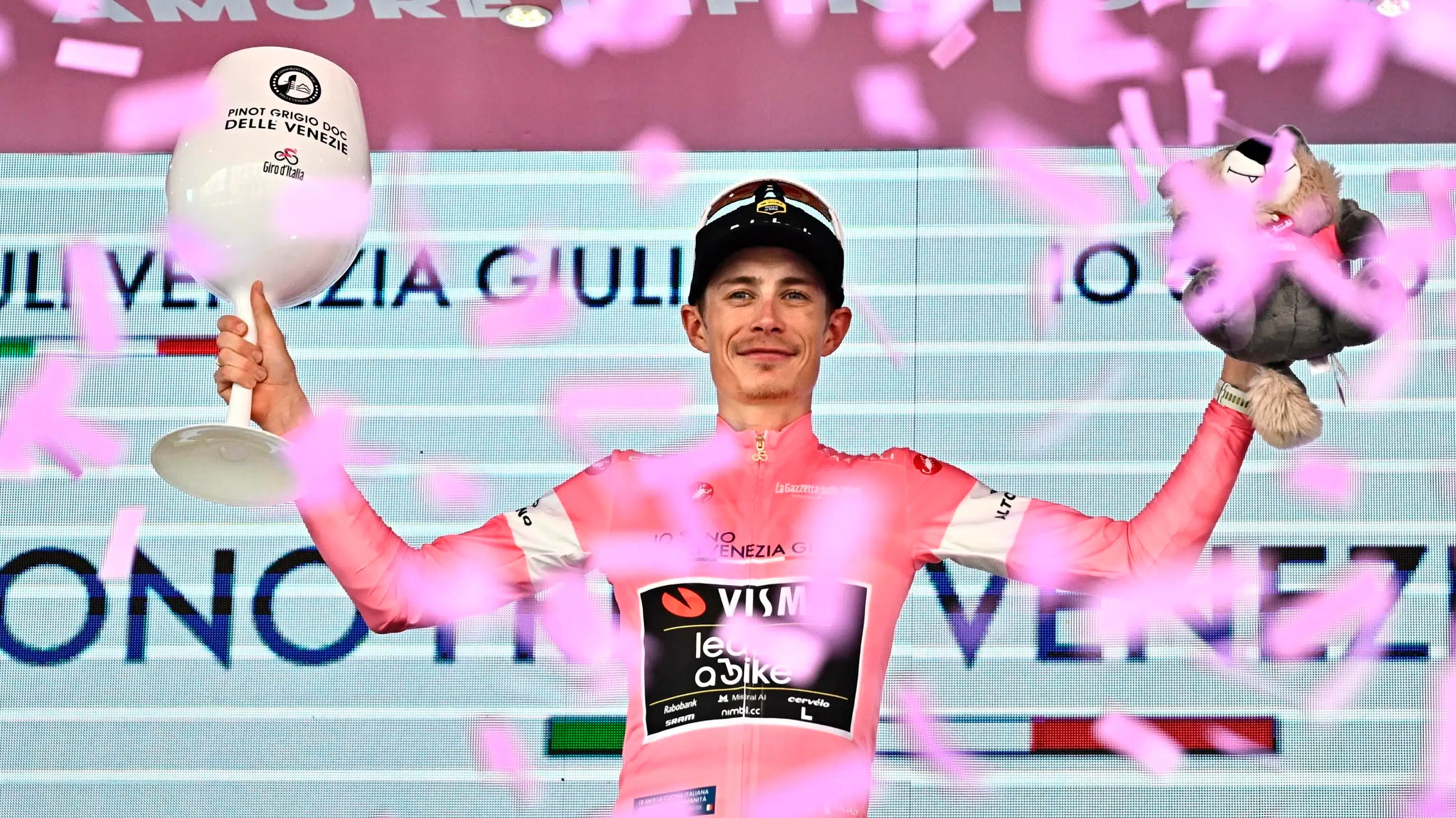 LIVE: Nu skal det hele fejres - Vingegaard vinder Giro d'Italia