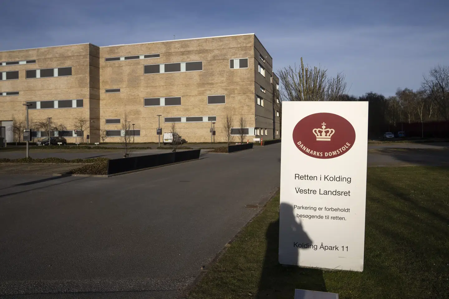 Retten i Kolding har tirsdag dømt en fåreavler for mishandling af et får. Det og en række andre forhold er han samlet idømt tre måneders betinget fængsel for. Der er tale om en fællesstraf med en dom fra januar sidste år. (Arkivfoto).