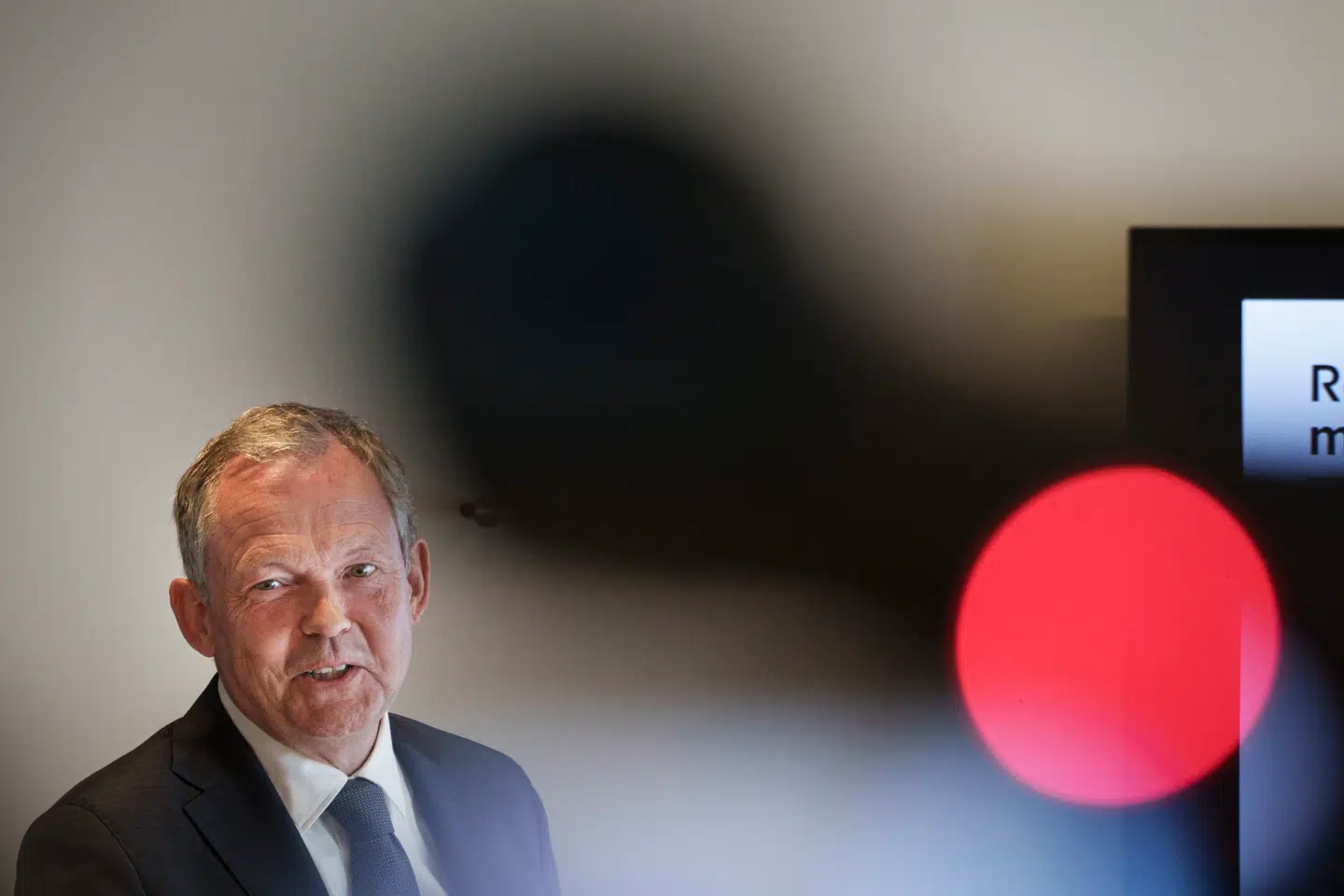 Der var smil fra nationalbankdirektør Ulrik Nødgaard under tirsdagens pressemøde, selvom meldingen til politikerne om at holde sig fra boligmarkedet var klar.