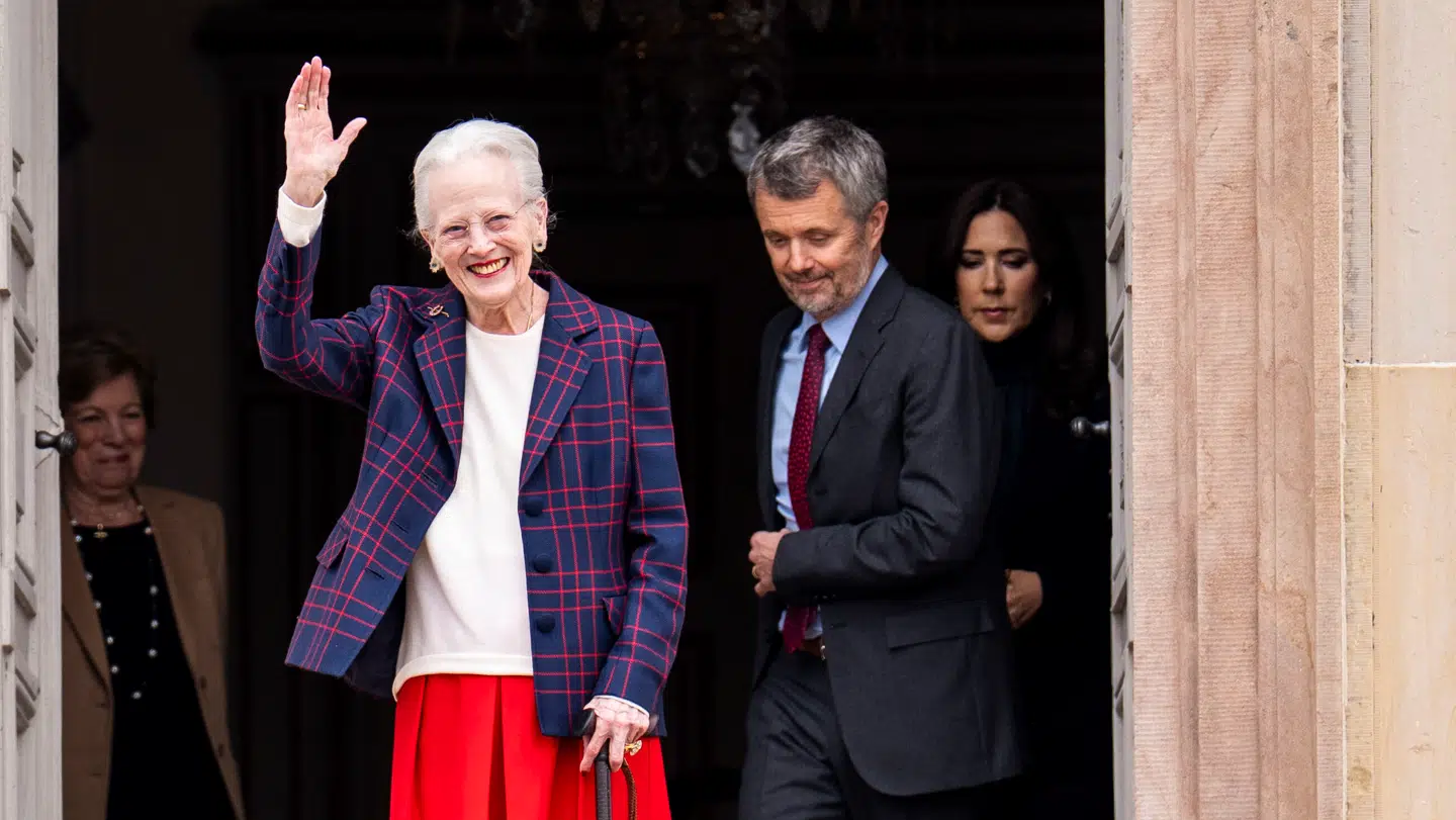 Dronning Margrethe og kong Frederik til Margrethes 86-års fødselsdag tilbage i april i år. Dronningen har tirsdag fået besøg af sin søn, efter hun mandag blev indlagt.