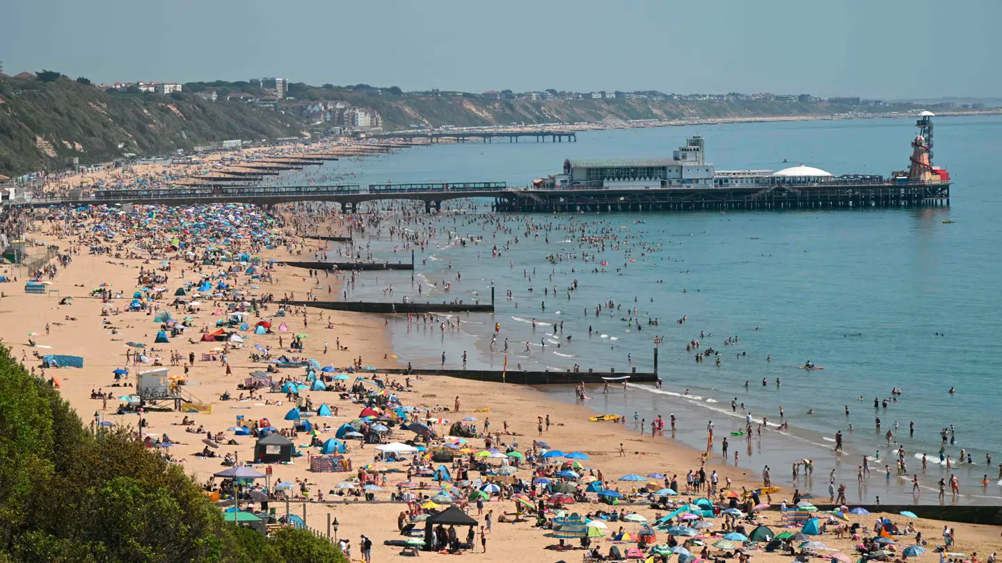 Sydkysten i England tirsdag under den nuværende hedebølge i landet.