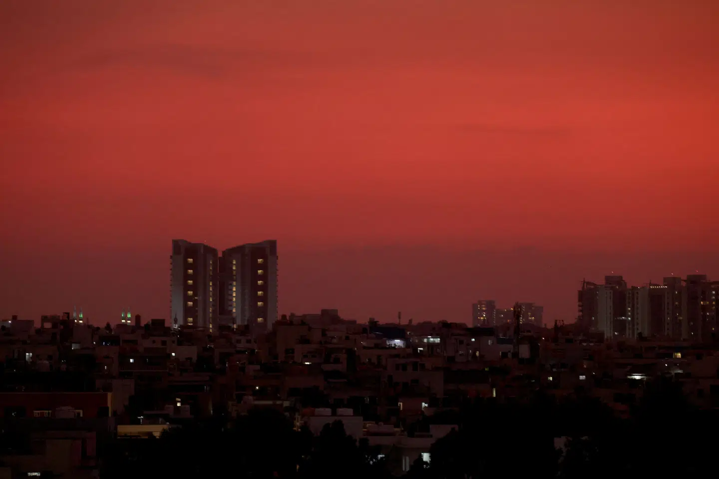 Billede viser solnedgang over Bengaluru i Indien. Her er en kvinde fra Uganda ifølge kilde i isolation, da det mistænkes, at hun er smittet med ebola. Onsdag er hun testet negativ for sygdommen. (Arkivfoto).