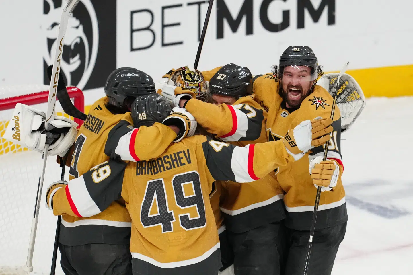 Vegas Golden Knights møder enten Carolina Hurricanes eller Montreal Canadiens i Stanley Cup-finalen.