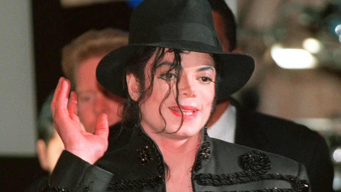 Popsangeren Michael Jackson efterlod sig et bo i dyb gæld, men John McClain var med til at vende det til en god forretning. Nu er han død i en alder af 71 år, skriver TMZ.