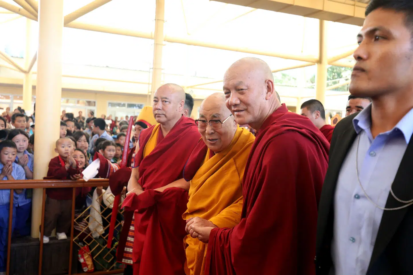 Den 90-årige Dalai Lama var også til stede, da den genvalgte leder af Tibets eksilregering, Penpa Tsering, aflagde ed i Indien. Han har tidligere stået i spidsen for regeringen, men trak sig i 2011.