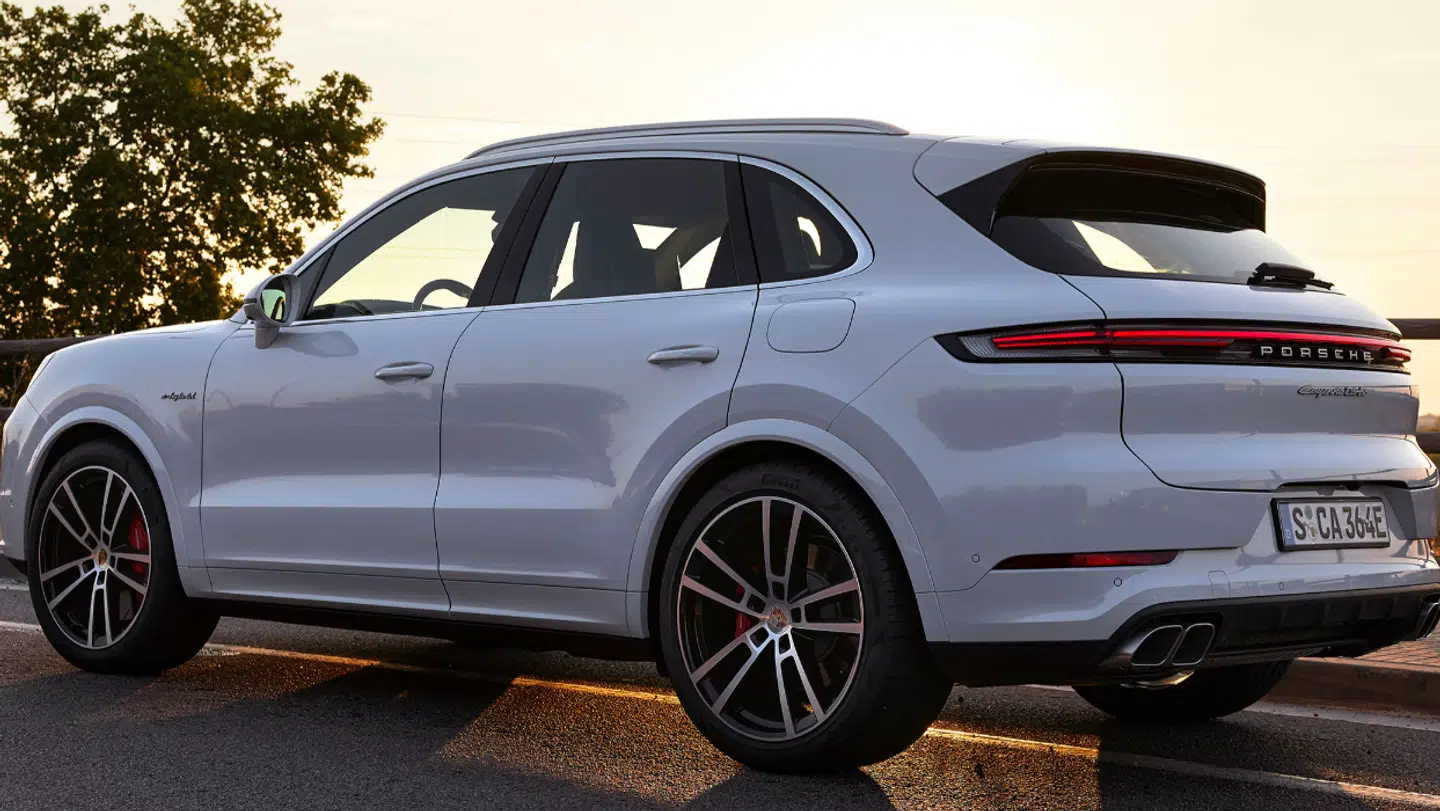 Pressebillede af Porsche Cayenne Turbo e-hybrid fra Porsches hjemmeside.