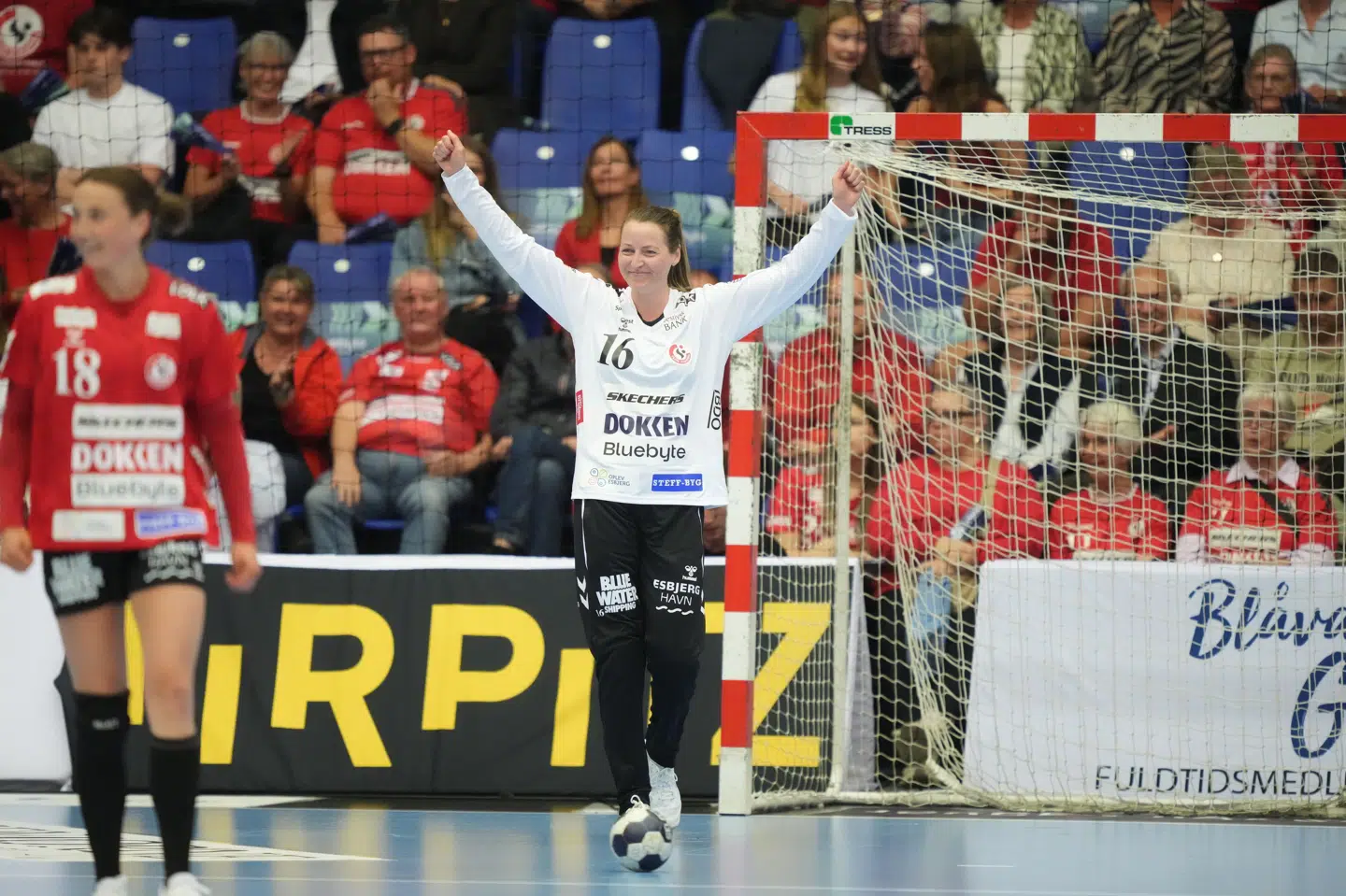 Den helt nye Team Esbjerg-keeper Silje Solberg stod endnu en stor kamp i første DM-finale.