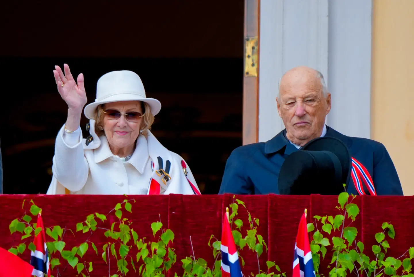 Dronning Sonja og kong Harald ses her i midten af maj.