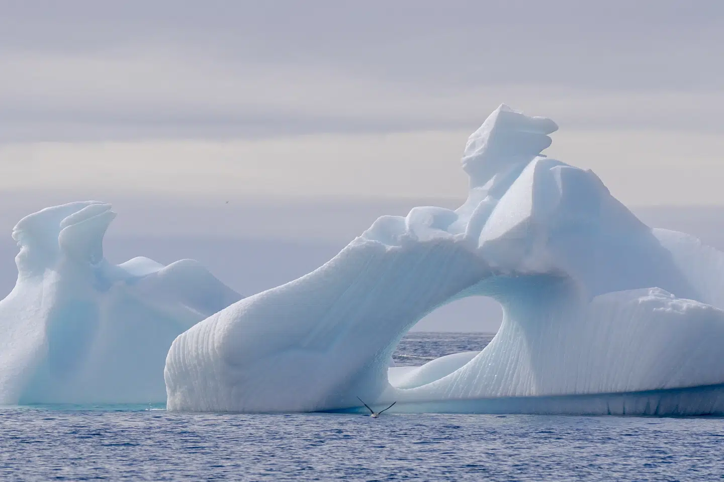 Temperaturstigninger i Arktis fører til, at isen i flere arktiske farvande vil begynde at smelte tidligere end normalt de kommende år, fremgår det af rapport fra FN og det britiske Met Office. (Arkivfoto).