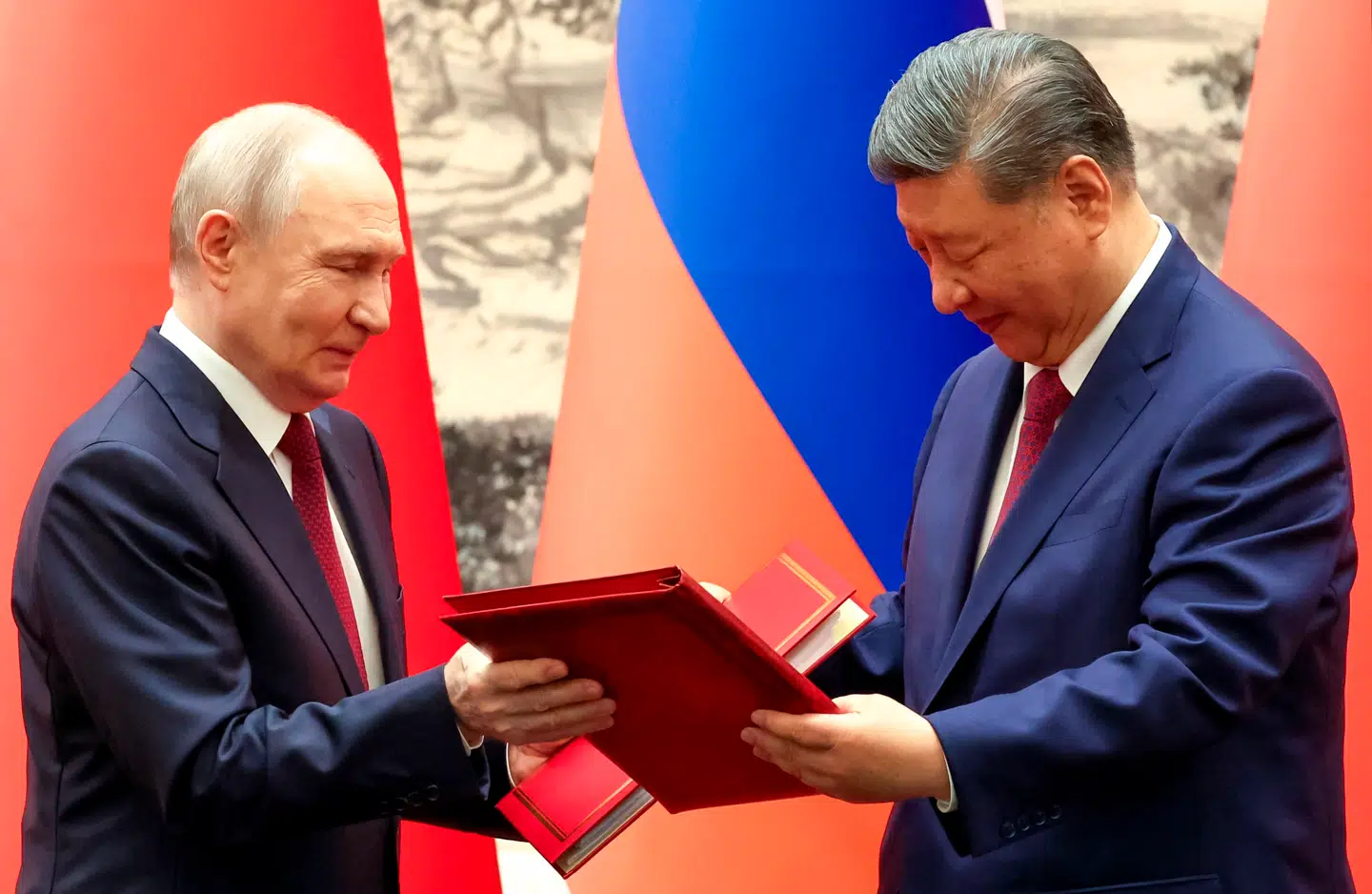 De store smil var fremme, da Ruslands præsident, Vladimir Putin, besøgte Kina præsident, Xi Jinping, i sidste uge. Men det er ikke længere et ligeværdigt forhold.