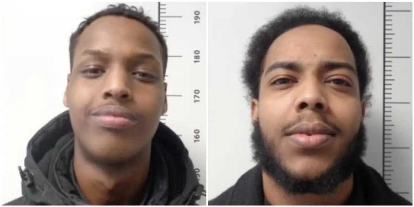 Osman Mohamed Abdi Osman (tv.) og Said Mahamed Ali Adde (th.), der mandag flygtede fra Kragskovhede Fængsel i Jerup Nordjylland.