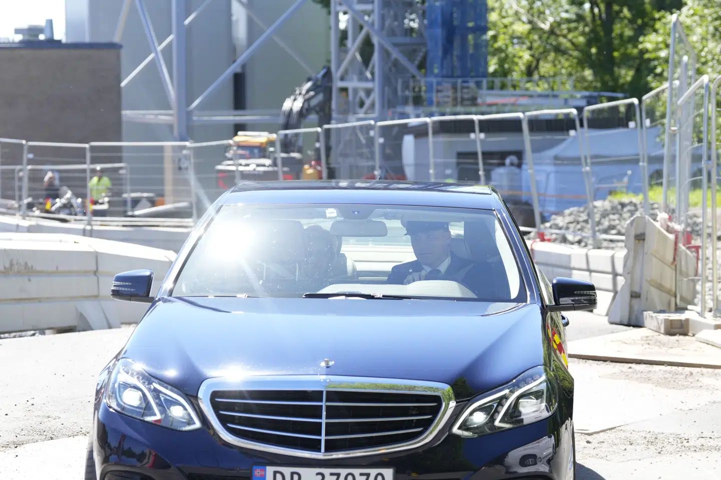 Dronning Sonja er på vej hjem fra Rikshospitalet i Oslo i Norge.