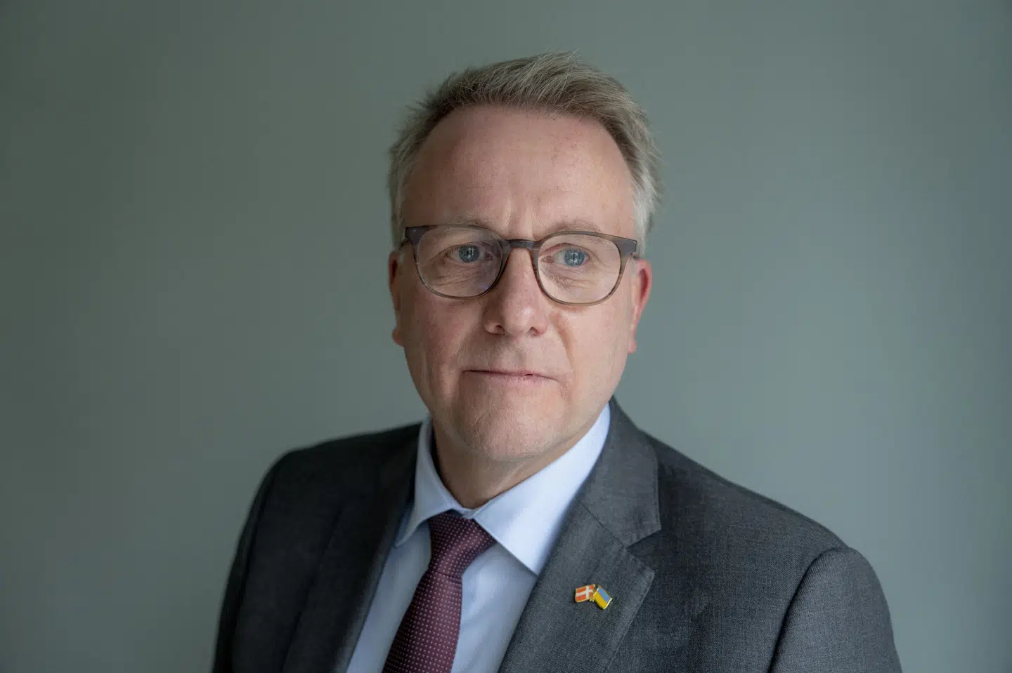 Fungerende erhvervsminister Morten Bødskov (S) opfordrer danske forbrugere til at handle lokalt eller i europæiske butikker frem for at købe "ubrugeligt, farligt bras" på den kinesiske onlineplatform Temu (Arkivfoto).