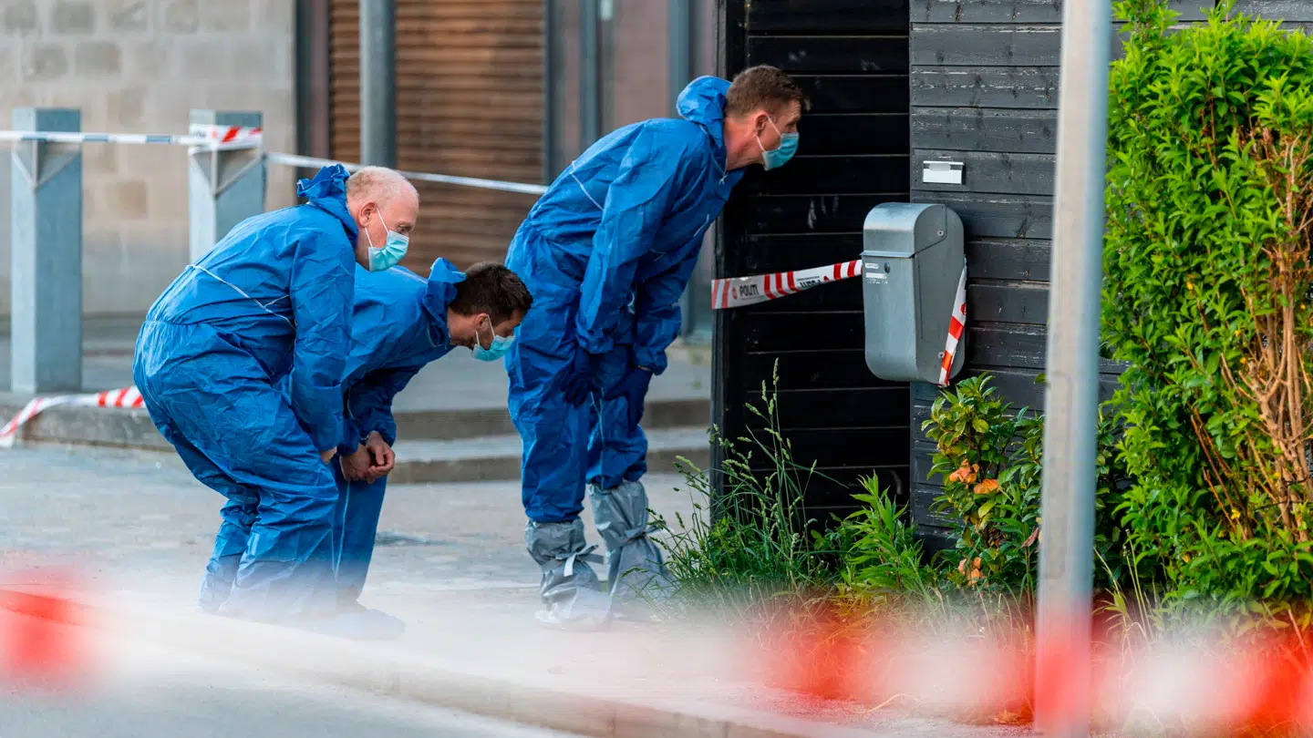 Håndgranaten eksploderede i en lille forgård til den 31-årige mands bopæl på Amager, hvor han boede med kone og to små børn. Onsdag aften døde han af sine kvæstelser.