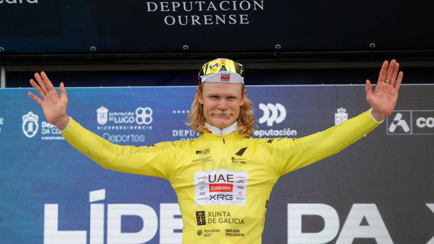 Den danske UAE-rytter Julius Johansen vandt på overraskende vis prologen.