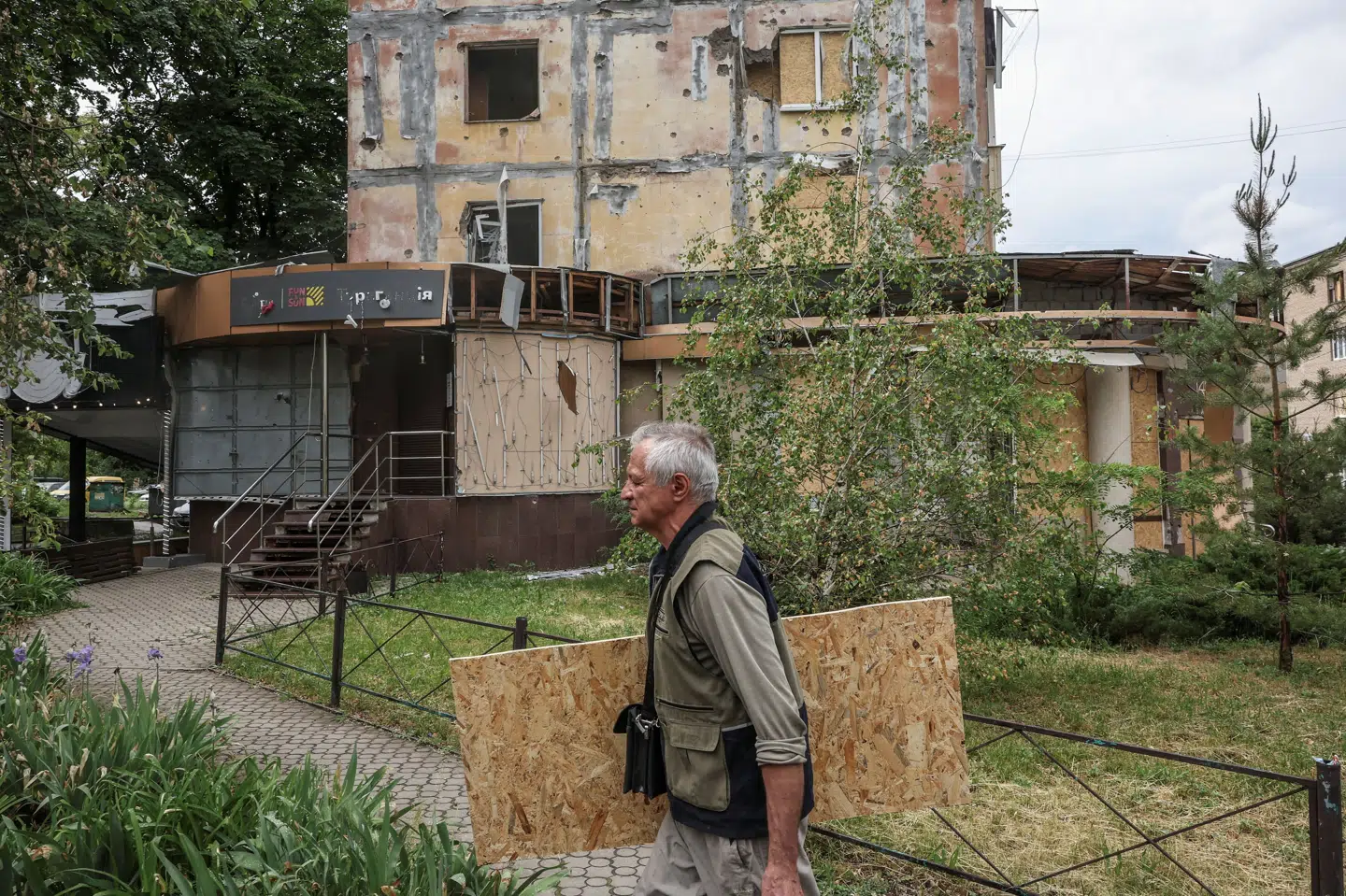 Tre teknikere i en bil blev torsdag dræbte under et droneangreb i Donetsk i det østlige Ukraine. Billedet er fra en anden by i regionen og er taget tidligere på ugen. (Arkivfoto).