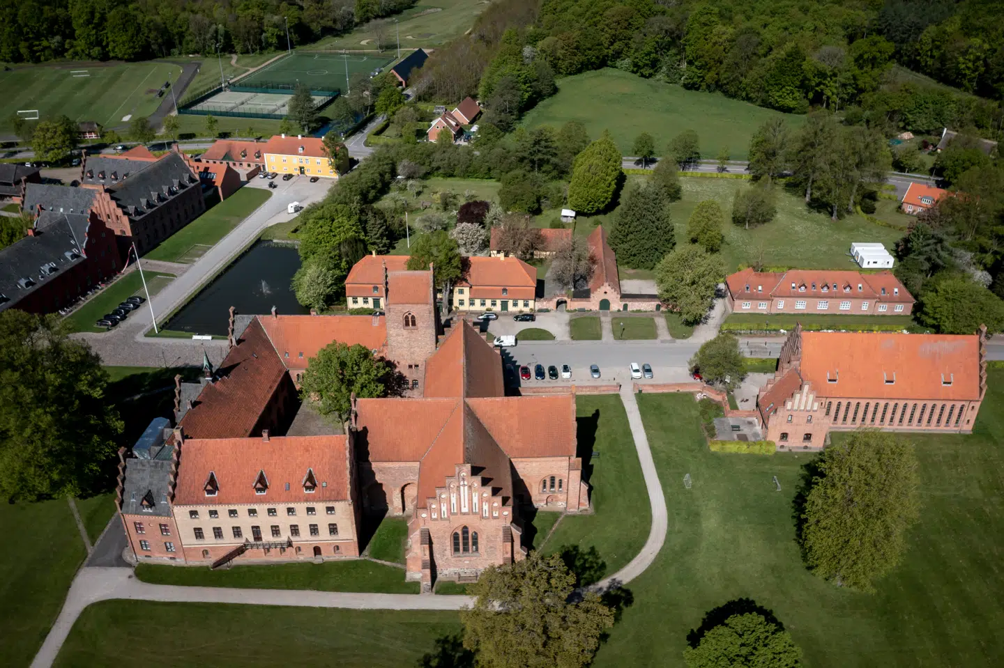 Herlufsholm ligger ved Næstved og kunne i 2015 fejre 450-års jubilæum.