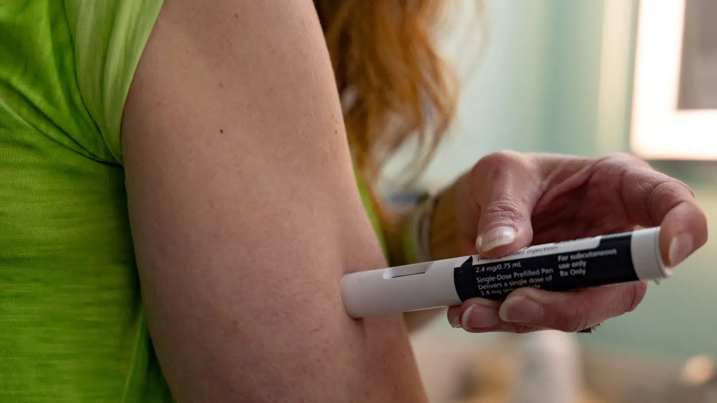 Det er muligt at tabe sig med væsentligt mindre Wegovy end Novo Nordisk anbefaler. Det viser erfaringer fra vægttabsklinik.