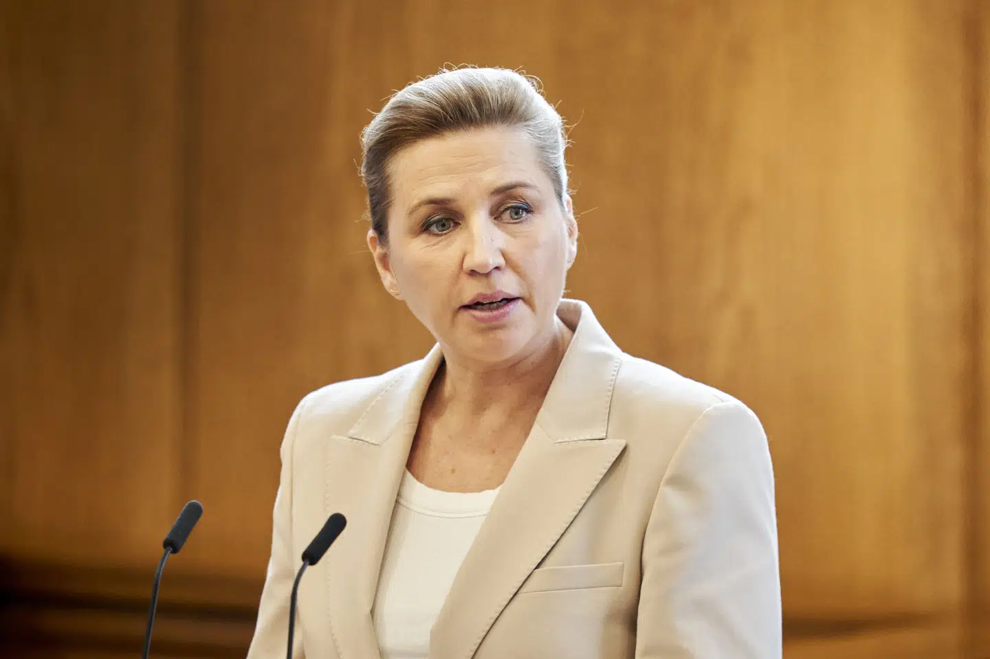Statsminister Mette Frederiksen (S) udskrev folketingsvalg fra talerstolen i Folketingssalen 26. februar. En fødevarecheck var blevet vedtaget kort inden. (Arkivfoto).