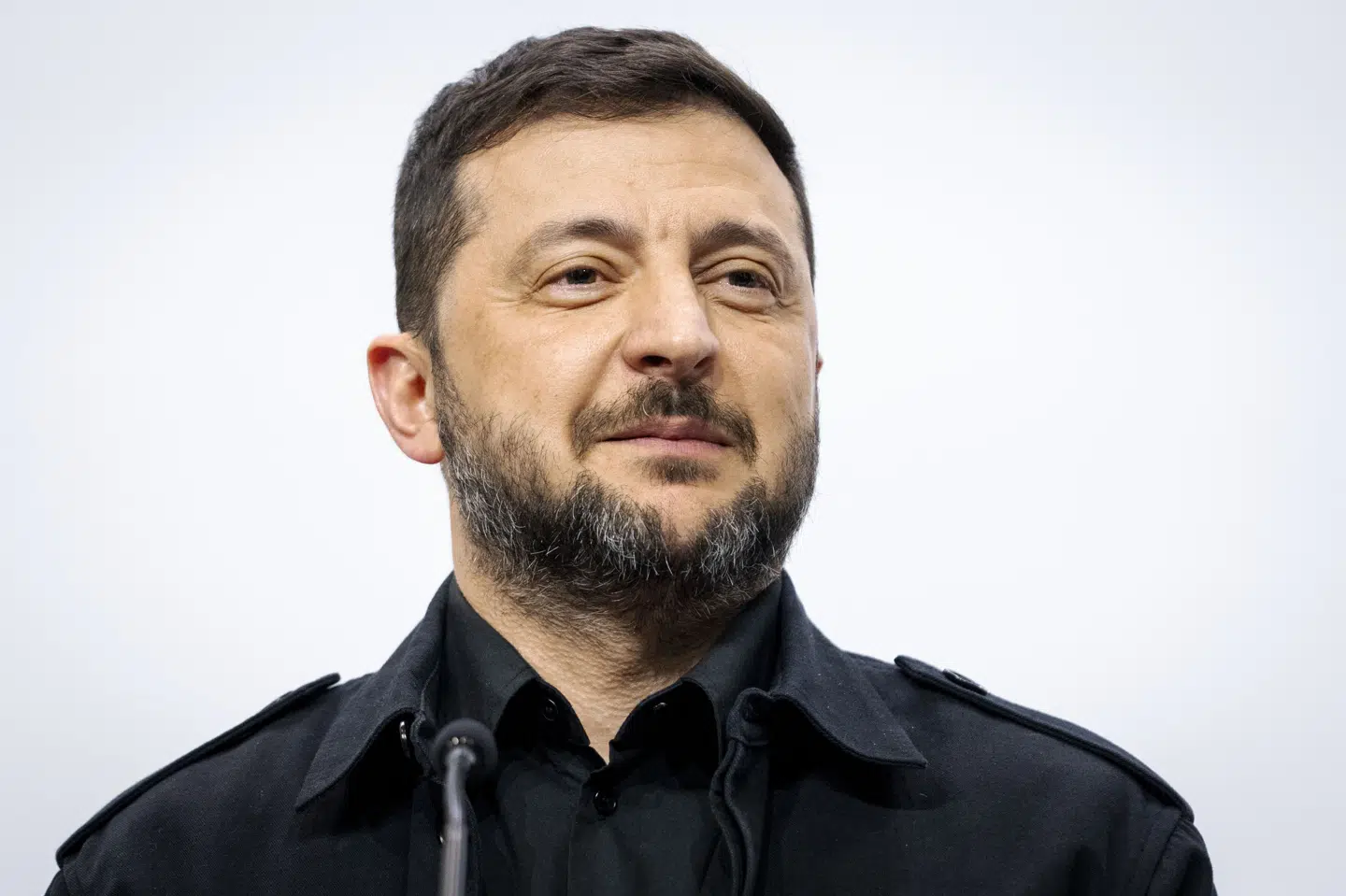 Ukraines præsident, Volodymyr Zelenskyj, opfordrer til at øge presset på Rusland yderligere, efter at en tilsyneladende russisk drone natten til fredag faldt ned i en beboelsesejendom i Rumænien. (Arkivfoto).