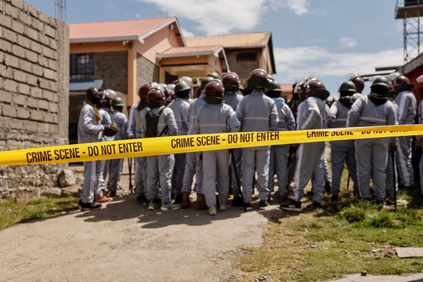 Utumishi Girls Academy, der ligger i Nakuru-amtet i det centrale Kenya, blev torsdag raseret af en voldsom brand, der kostede 16 elever livet.