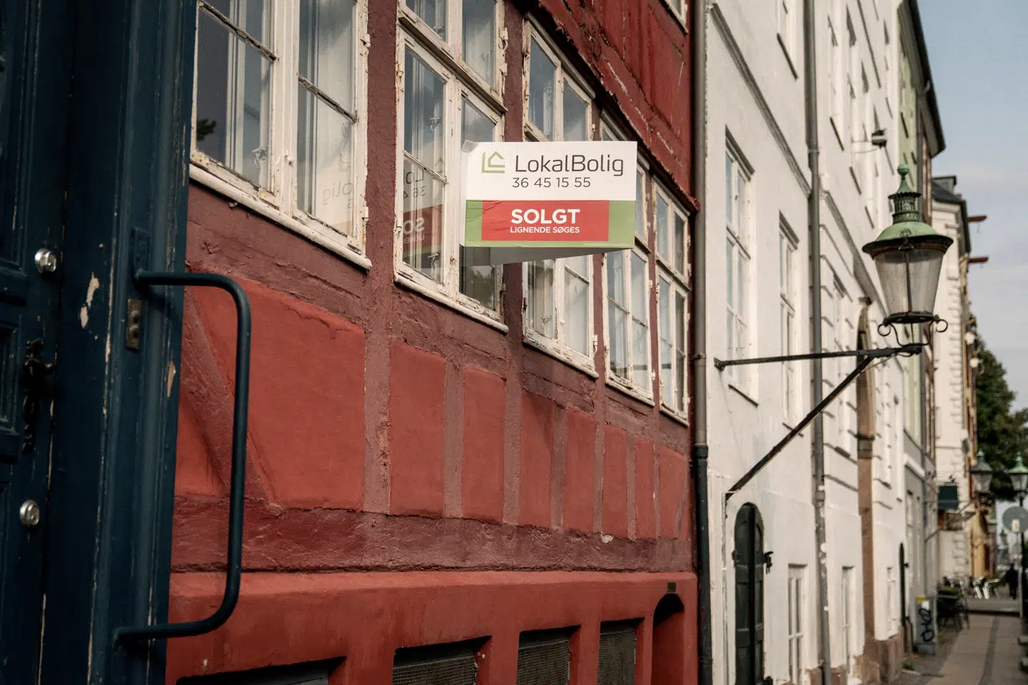 Priserne på ejerlejligheder i København er skudt i vejret, i så høj grad at førstegangskøbere har svært ved at komme ind på markedet. Det konkluderer Boligsiden på baggrund af nye tal.
