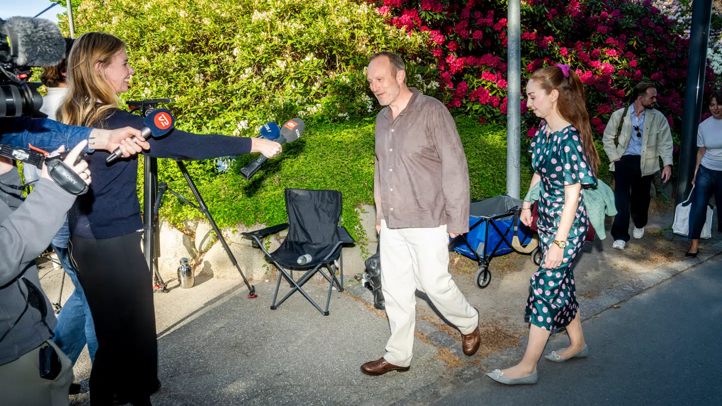 Martin Lidegaard (RV) og Samira Nawa (RV) ankommer til regeringsforhandlinger på Marienborg i Kongens Lyngby.