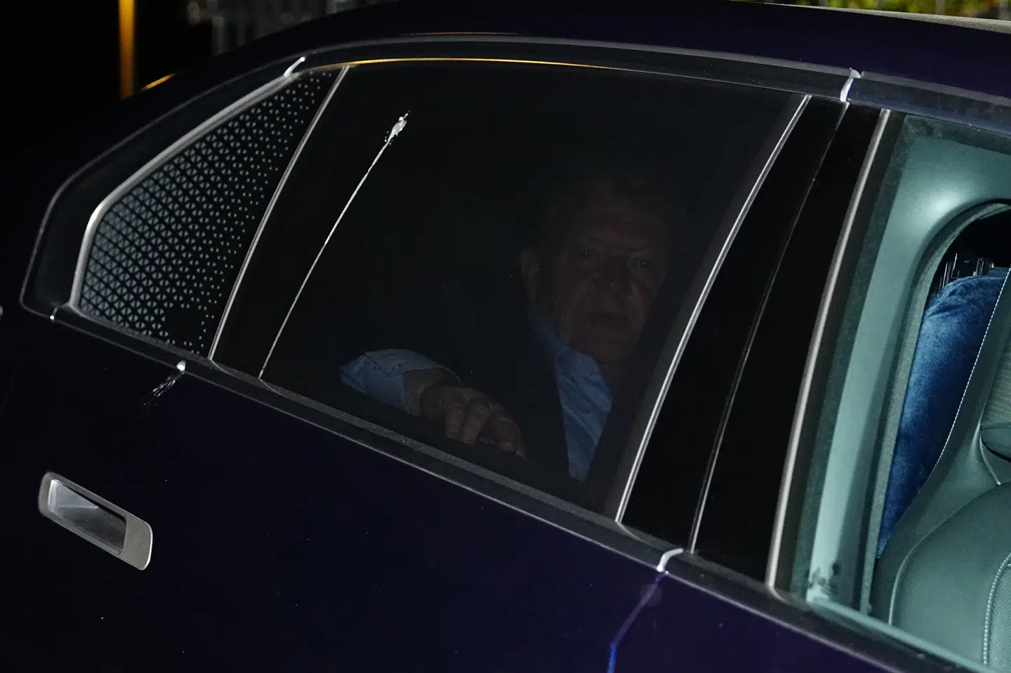 Moderaternes politiske leder, Lars Løkke Rasmussen, forlod sent lørdag aften regeringsforhandlingerne på Marienborg i sin ministerbil. Han sagde ikke noget til de fremmødte journalister.