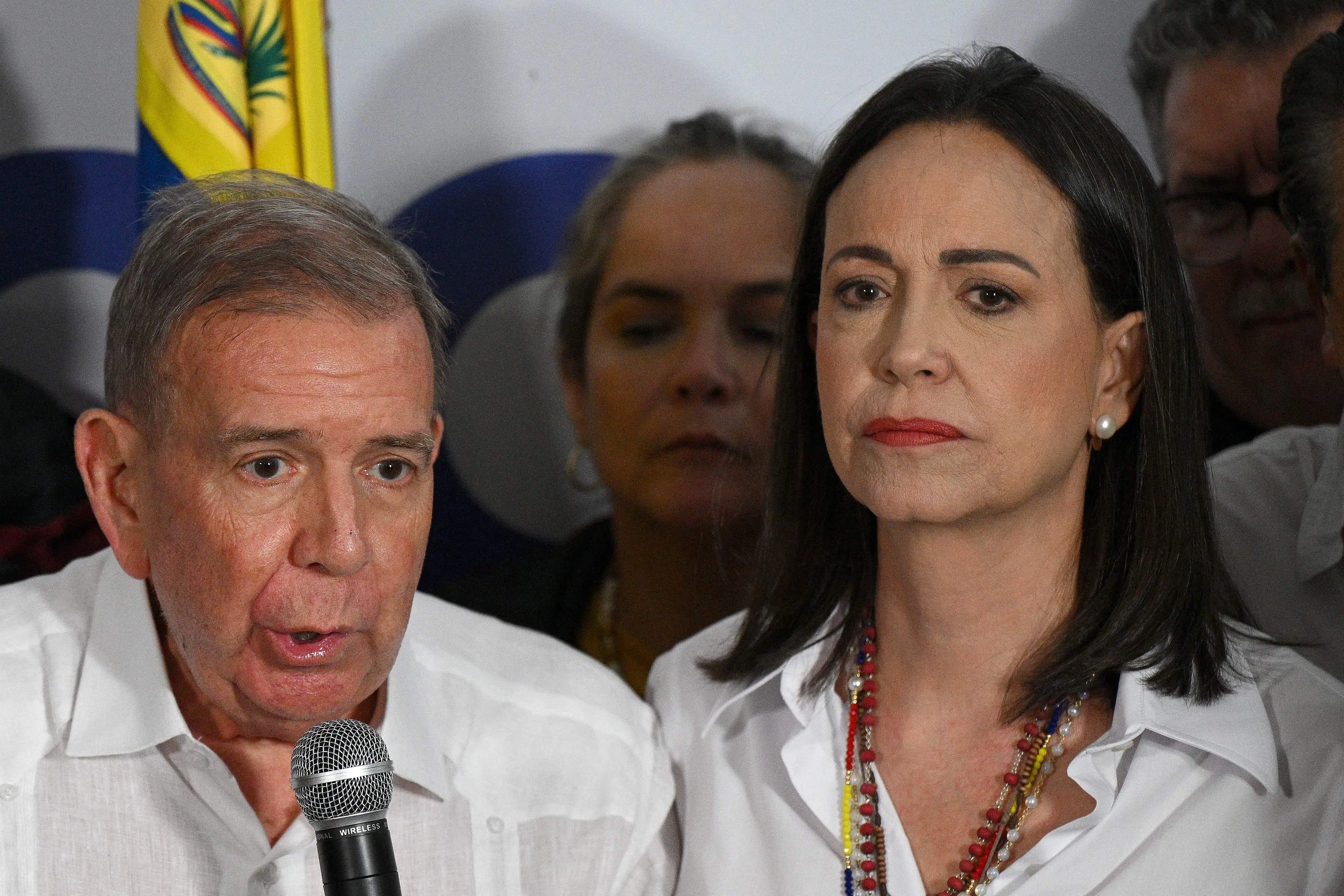 Oppositionsfigur i eksil opfordrer til nyvalg i Venezuela