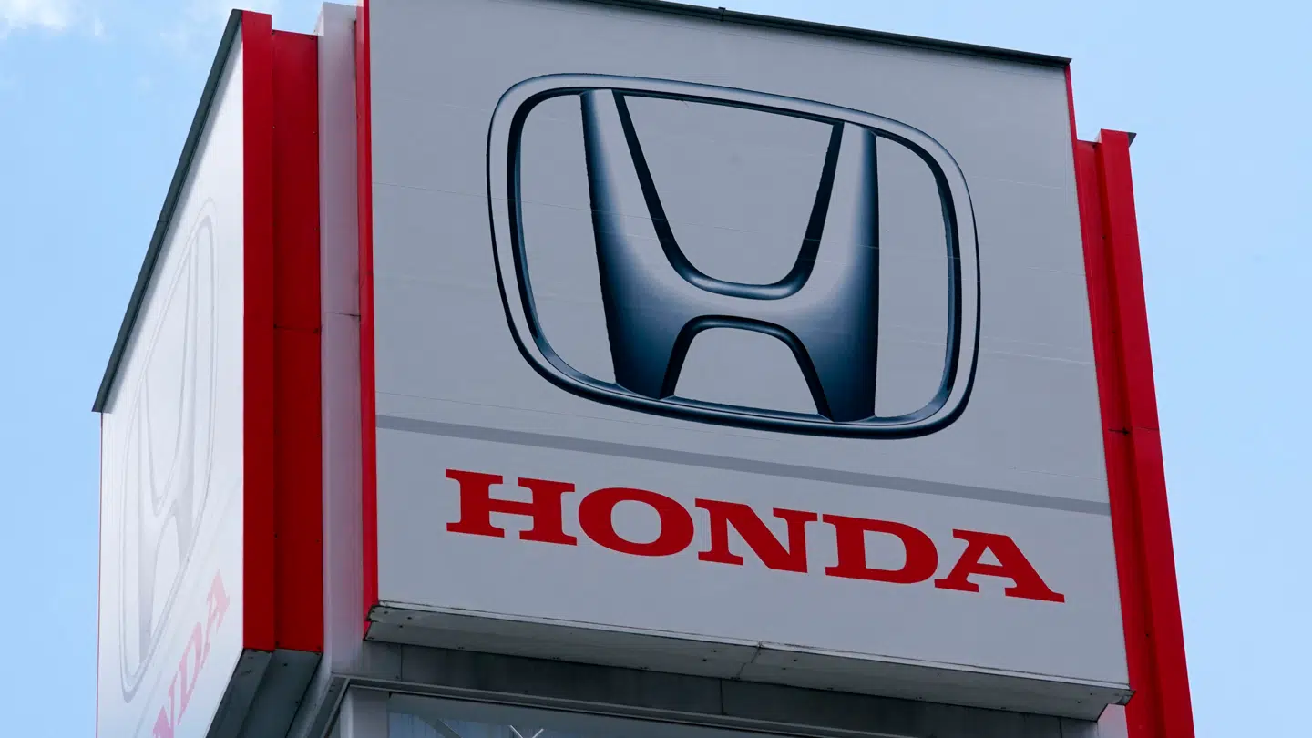 Japanske Honda tilbagekalder næsten 99.000 biler efter at have opdaget en defekt, der kan påvirke airbaggen i forbindelse med en ulykke.