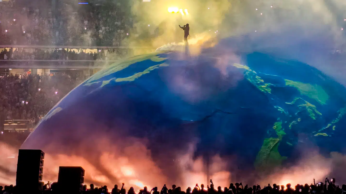 Kanye West optrådte lørdag aften på Ataturk Olympic Stadium i Istanbul.