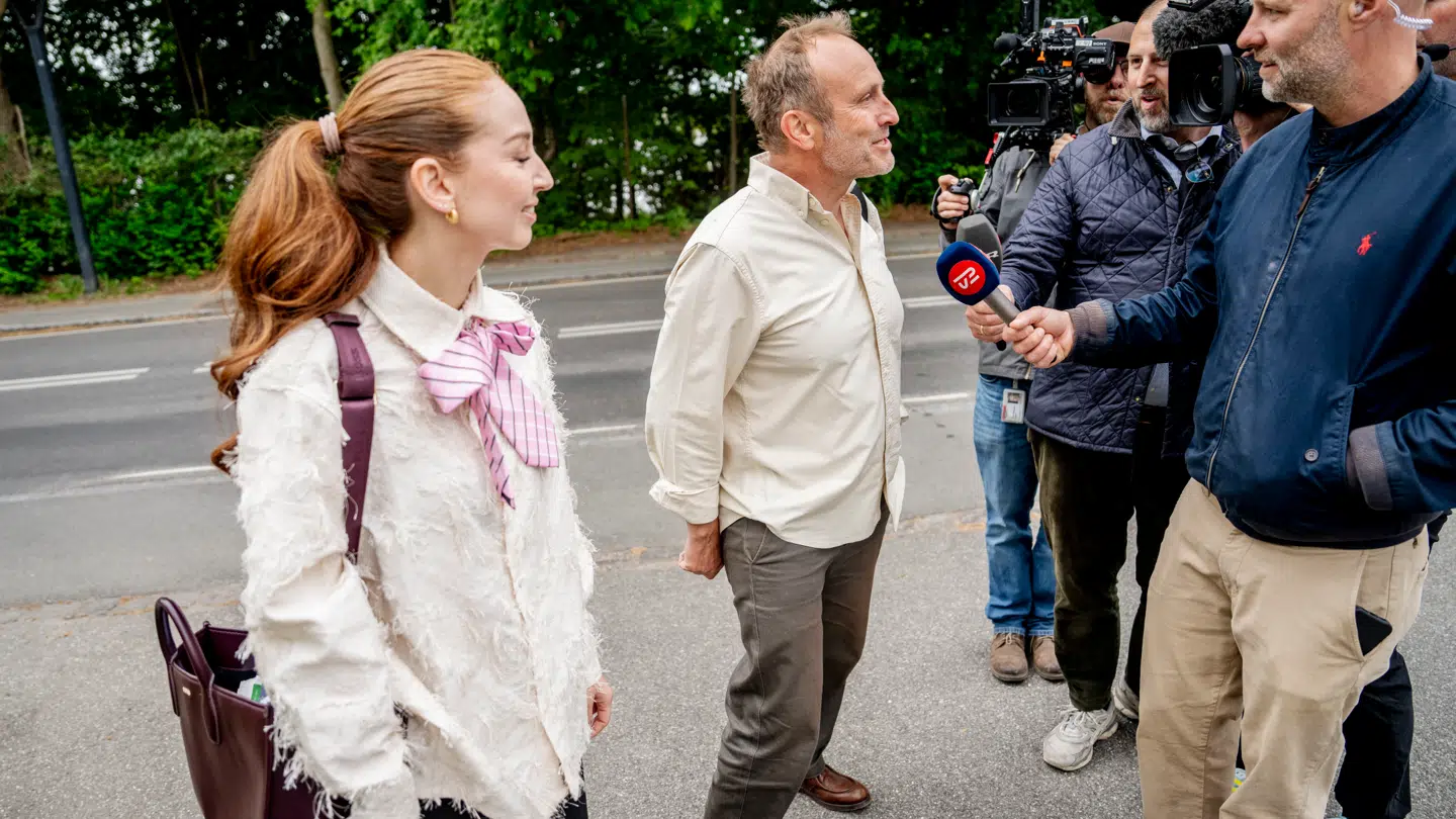 Martin Lidegaard (RV) og Samira Nawa (RV) ankommer til regeringsforhandlinger på Marienborg i Kongens Lyngby søndag 31. maj 2026.
