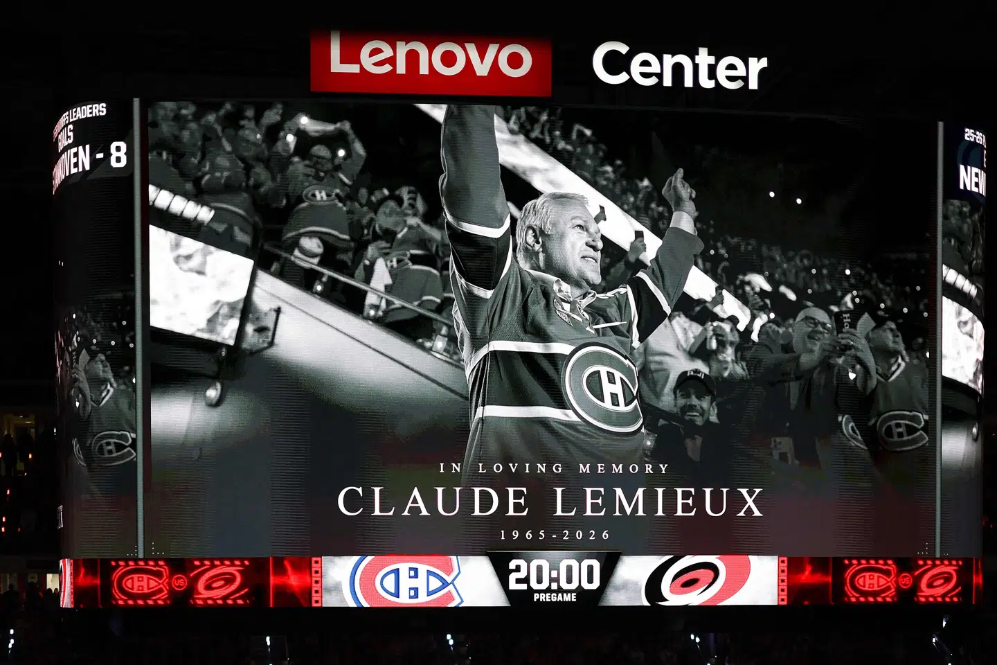 Claude Lemieux blev hyldet, da Montreal Canadiens lørdag mødte Carolina Hurricanes.